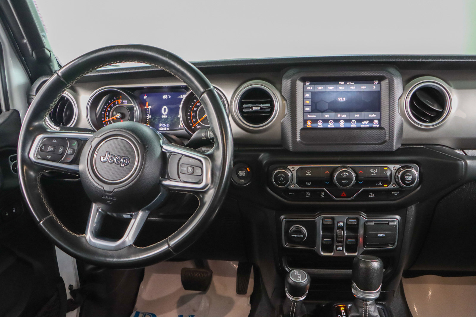 Used 2020 Jeep Gladiator Overland image 17