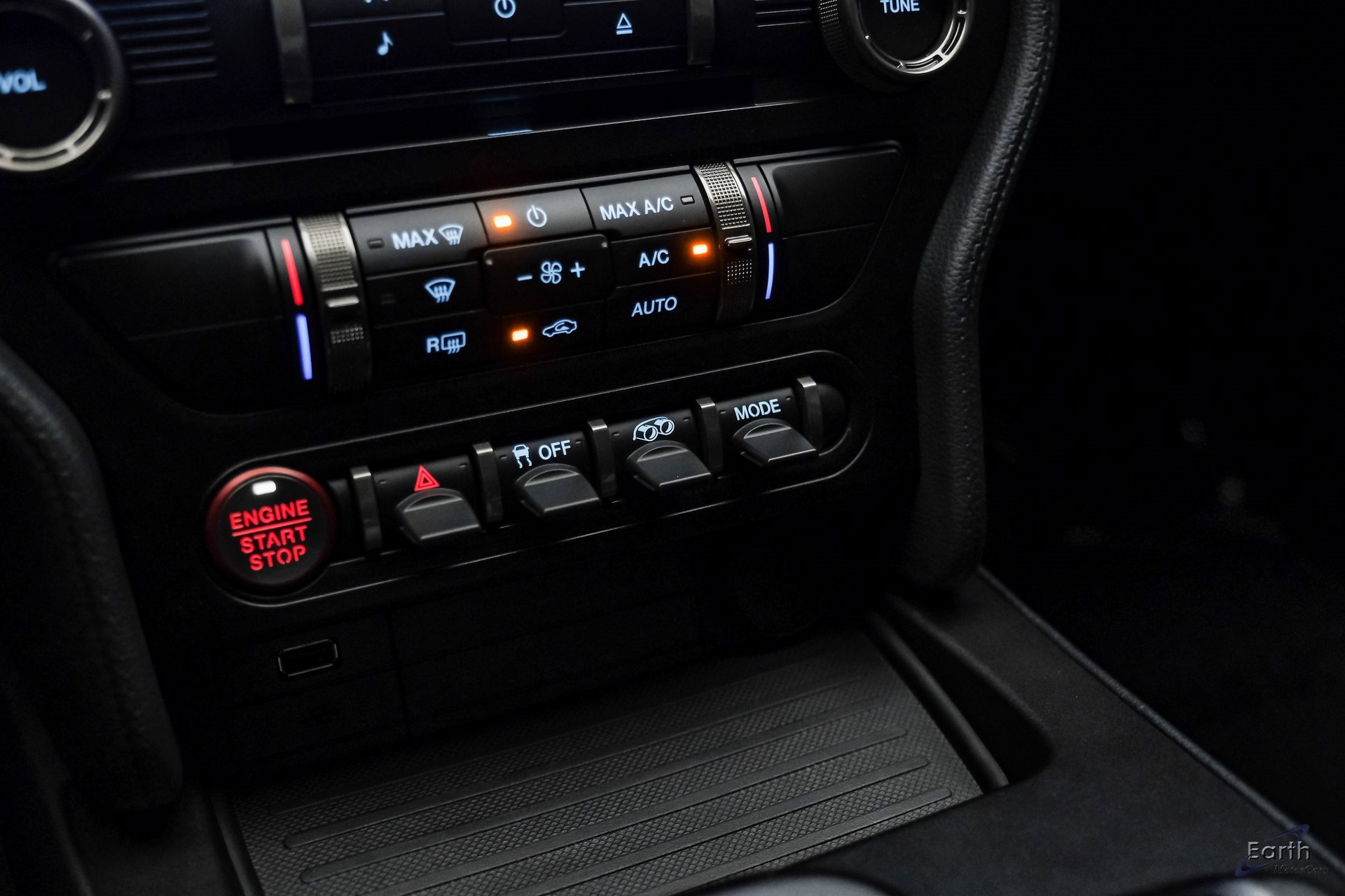 Used 2020 Ford Mustang Shelby GT500 w/ Carbon Fiber Track Pack image 46