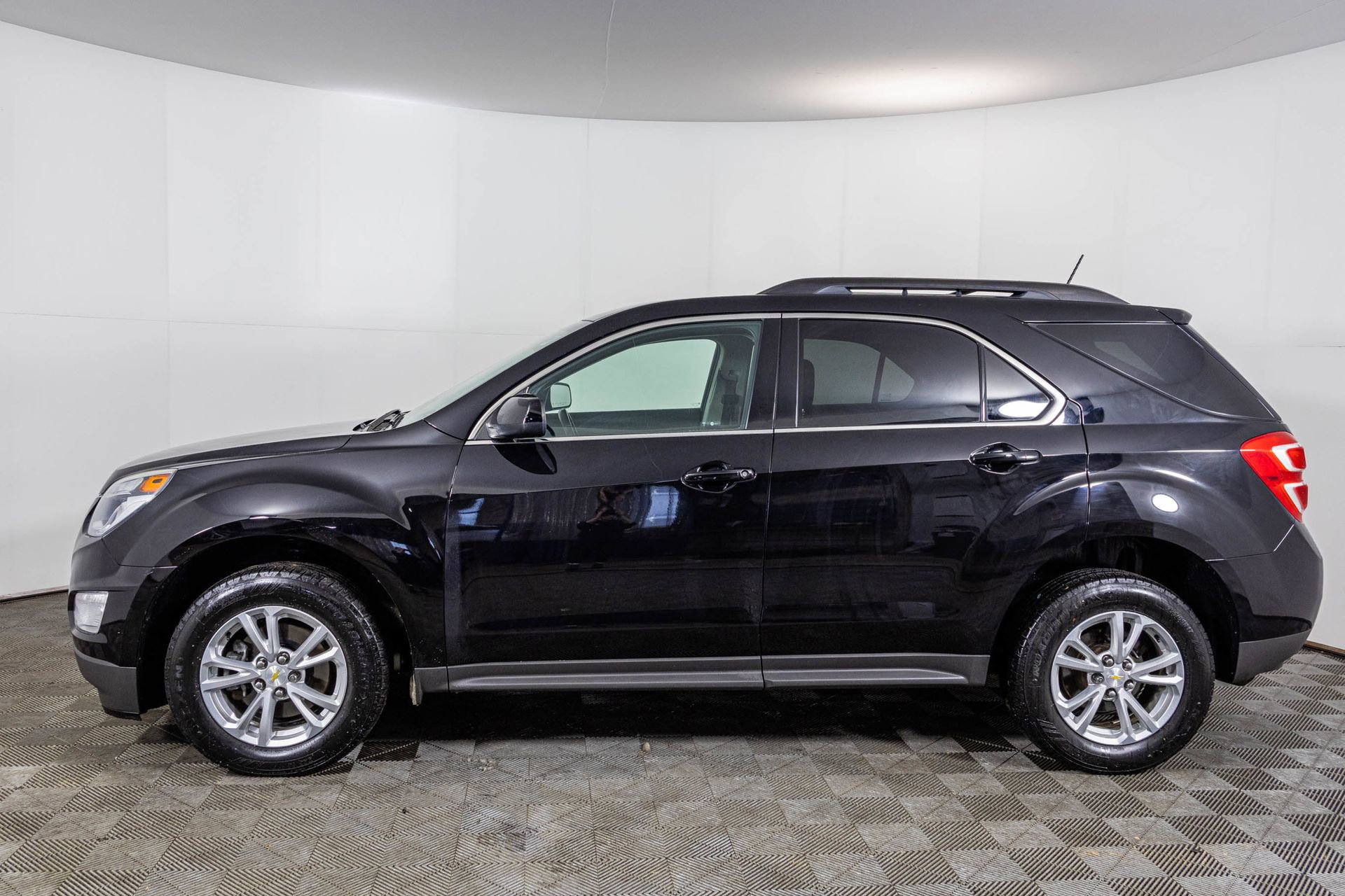 Used 2017 Chevrolet Equinox LT w/ Convenience Package image 18