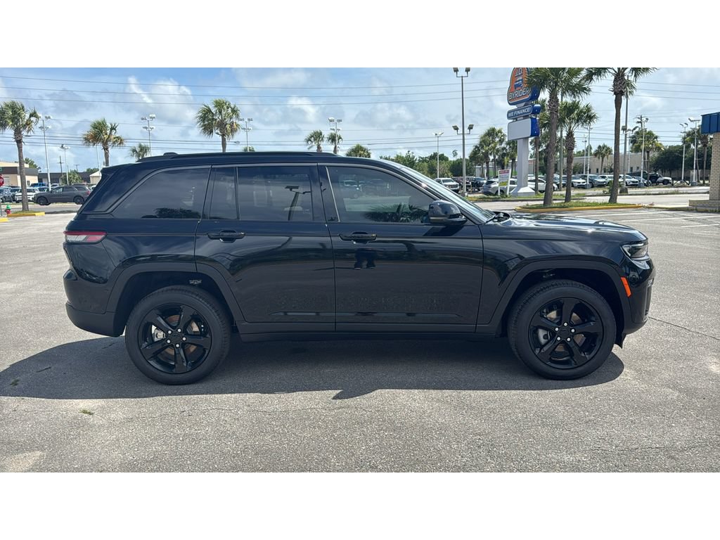 New 2026 Jeep Grand Cherokee Limited w/ Limited Altitude Package RWD image 7