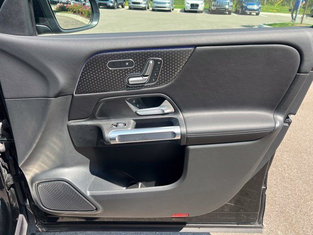 Used 2025 Mercedes-Benz GLB 250 4MATIC image 10