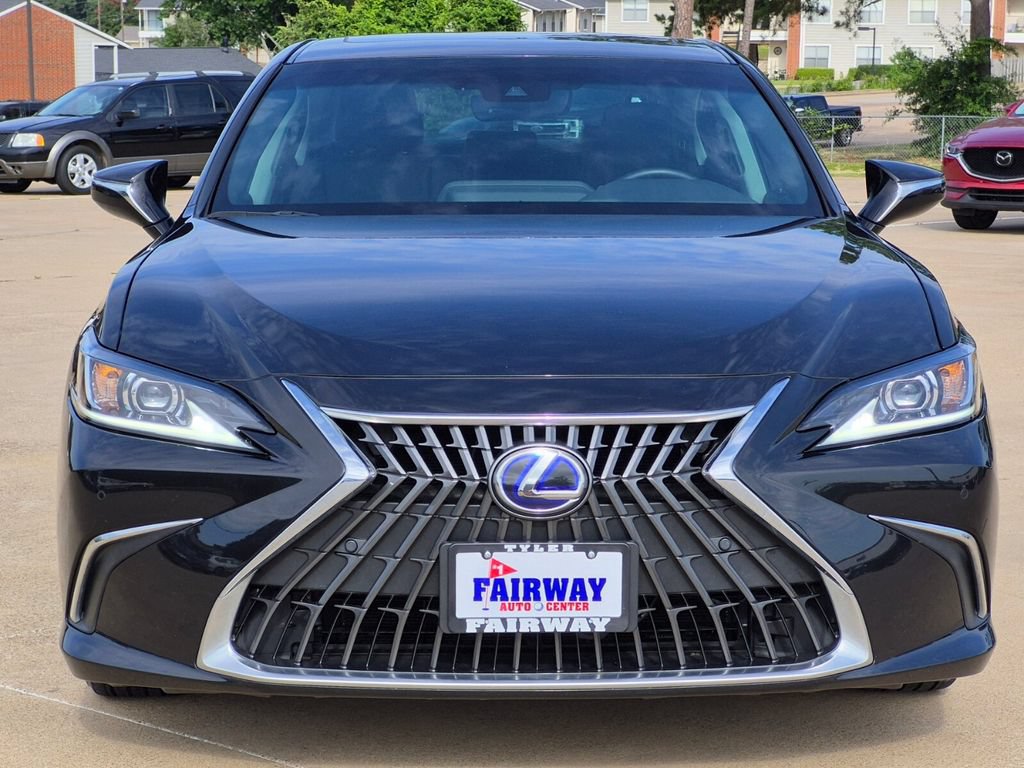 Used 2022 Lexus ES 300h w/ Premium Package FWD image 2