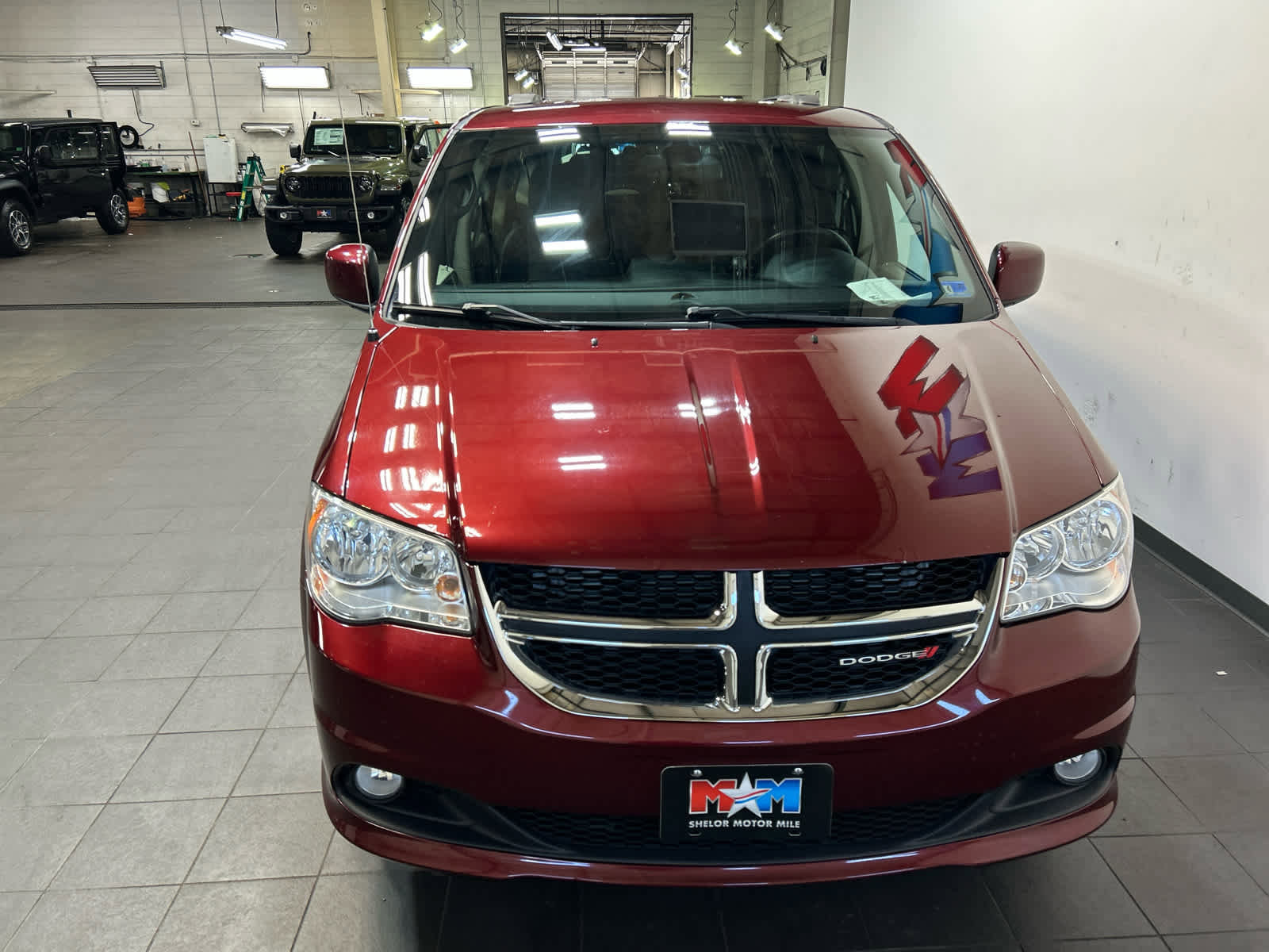 Used 2019 Dodge Grand Caravan SXT image 3