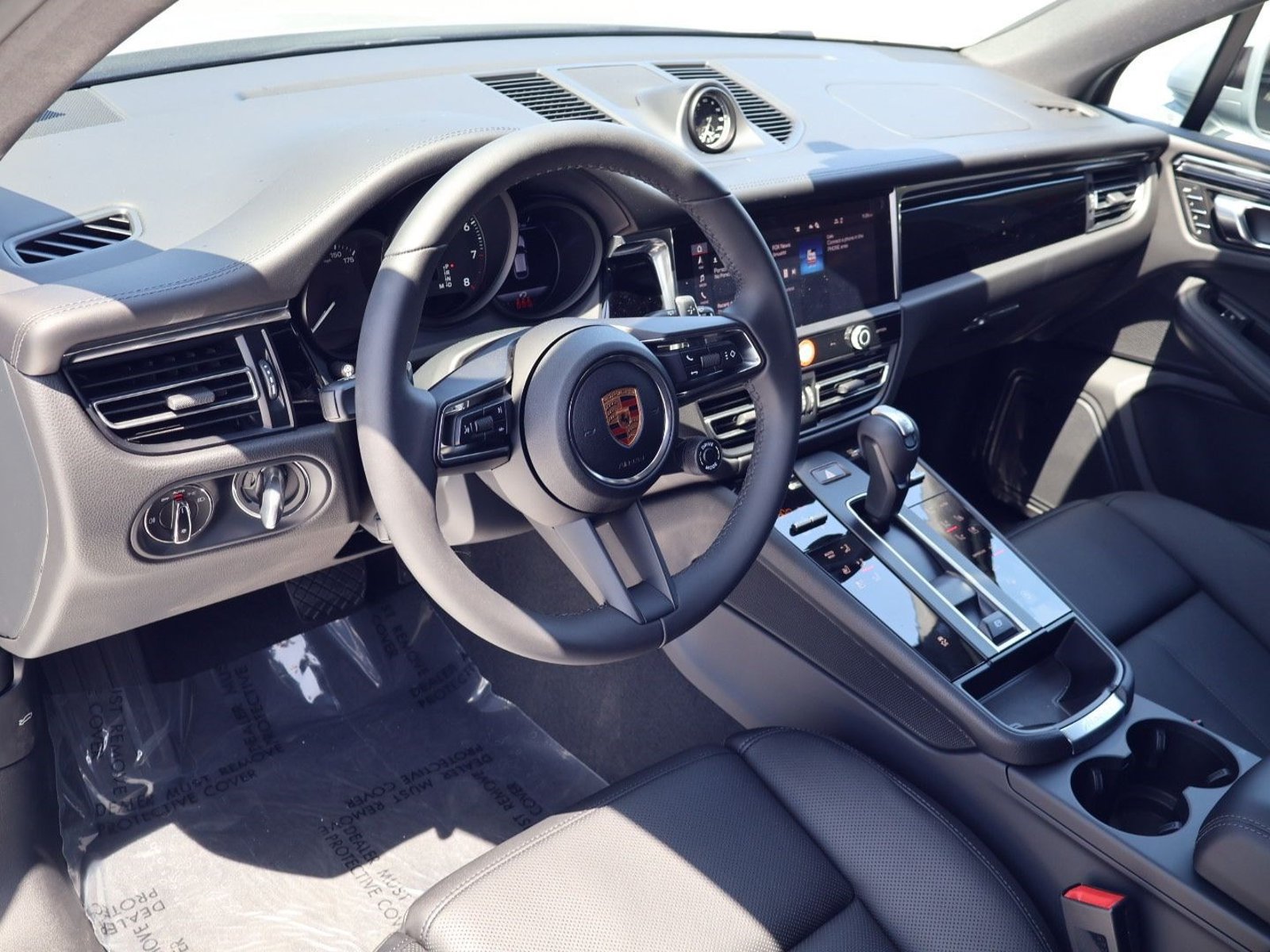 New 2026 Porsche Macan AWD/4WD image 4