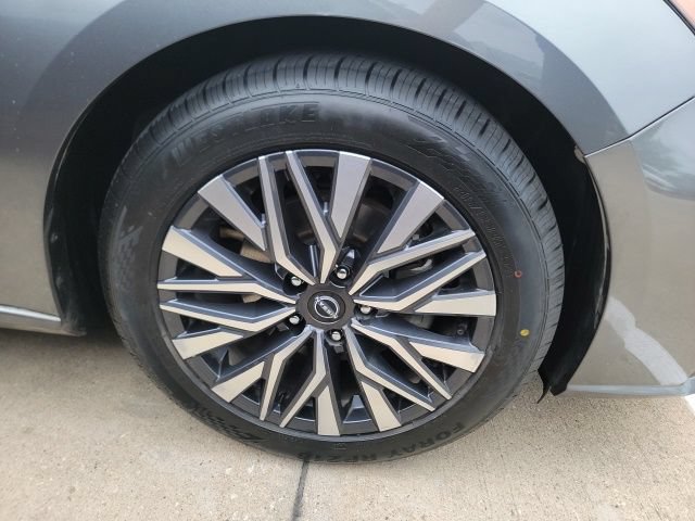 Used 2023 Nissan Altima 2.5 SV FWD image 4