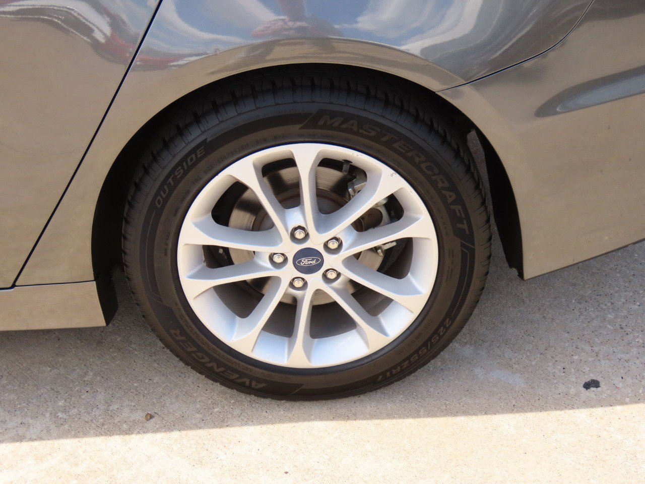 Used 2020 Ford Fusion SE image 17