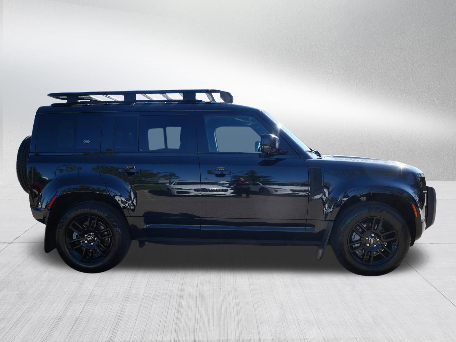 Used 2022 Land Rover Defender 110 X-Dynamic SE AWD/4WD image 6