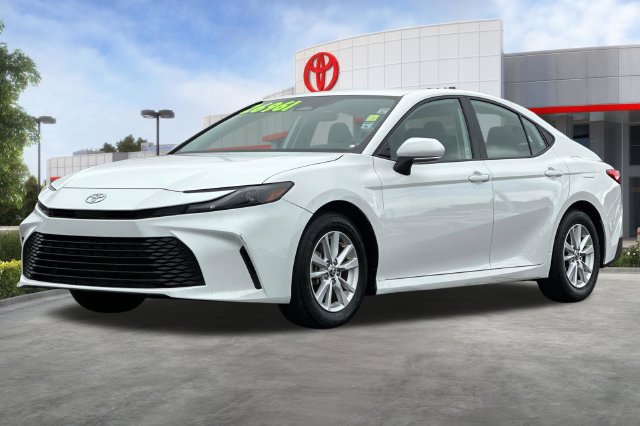 Used 2025 Toyota Camry LE FWD image 9