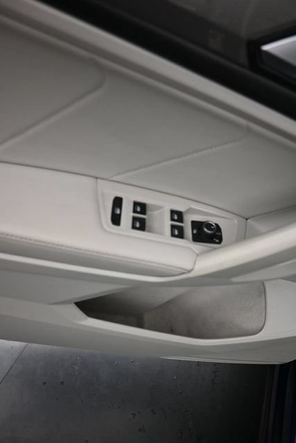 Used 2023 Volkswagen Tiguan SE FWD image 11