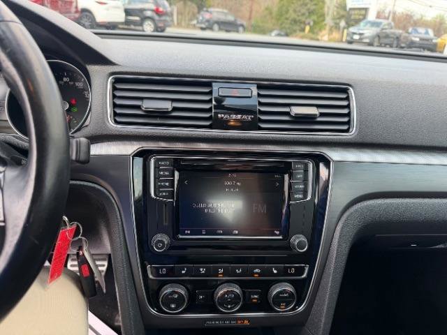 Used 2018 Volkswagen Passat 2.0T R-Line image 26
