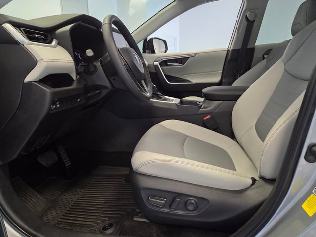 Used 2025 Toyota RAV4 XLE Premium image 11