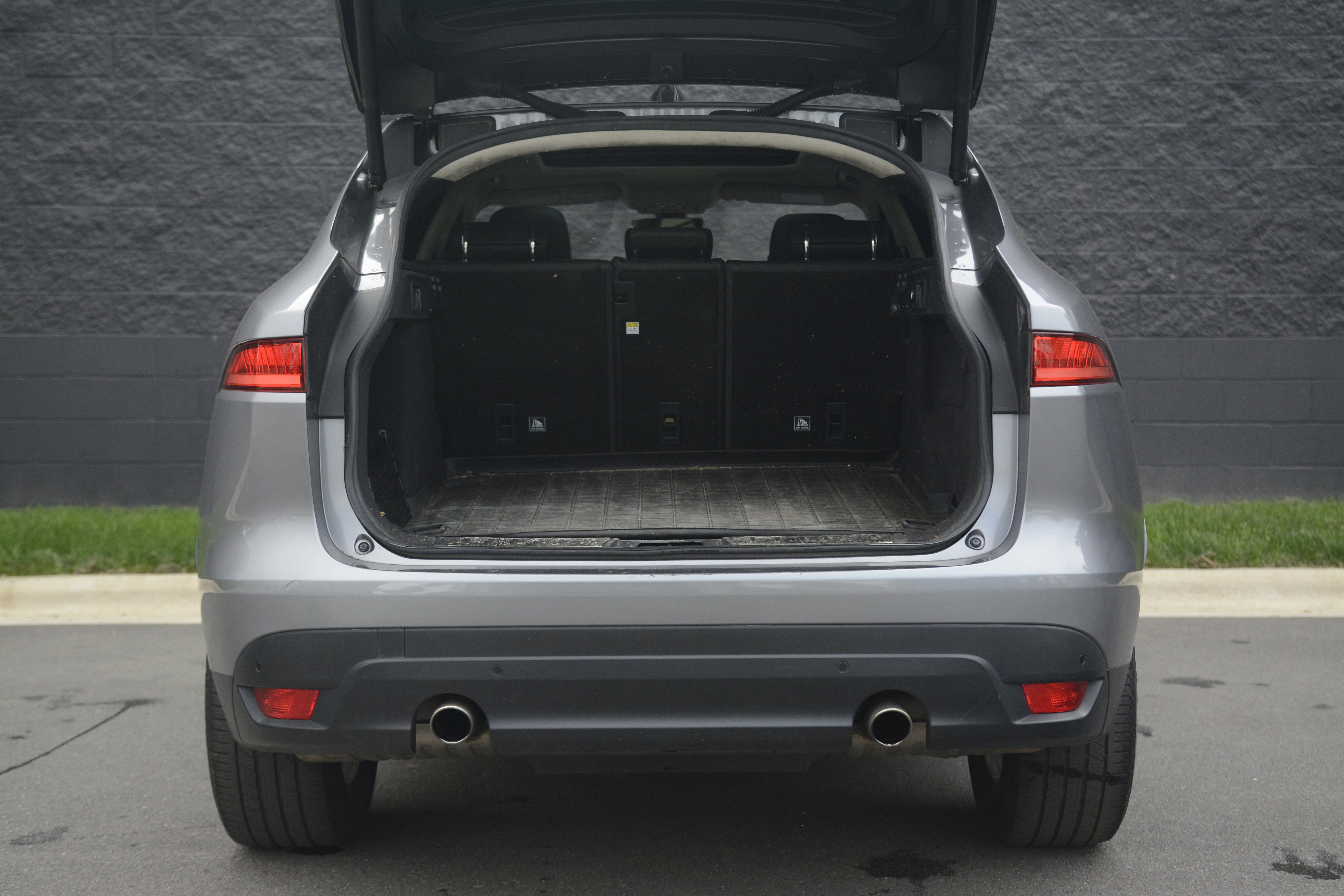 Used 2020 Jaguar F-PACE Premium image 39