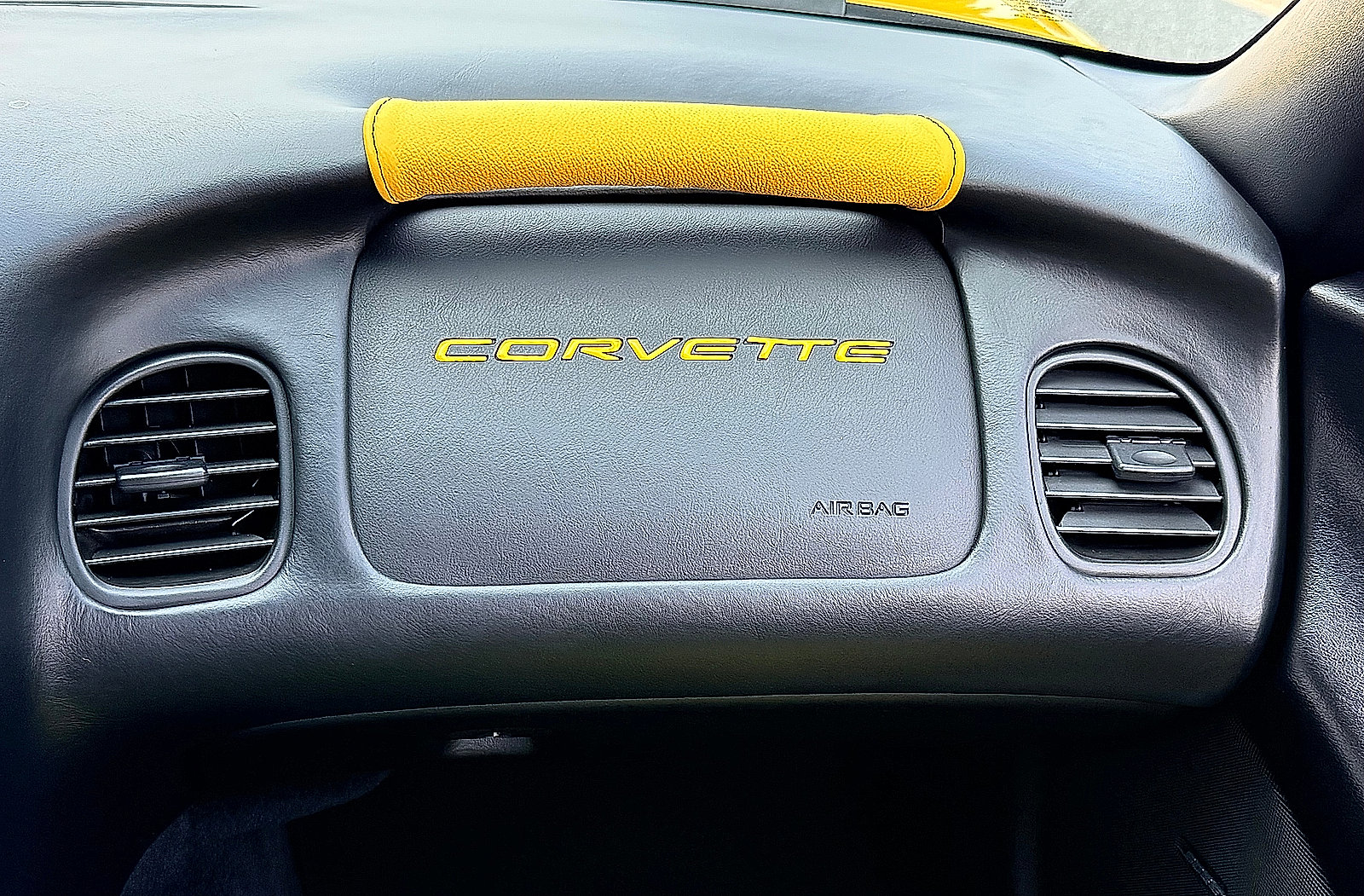 Used 2004 Chevrolet Corvette Z06 w/ Memory Package RWD image 48