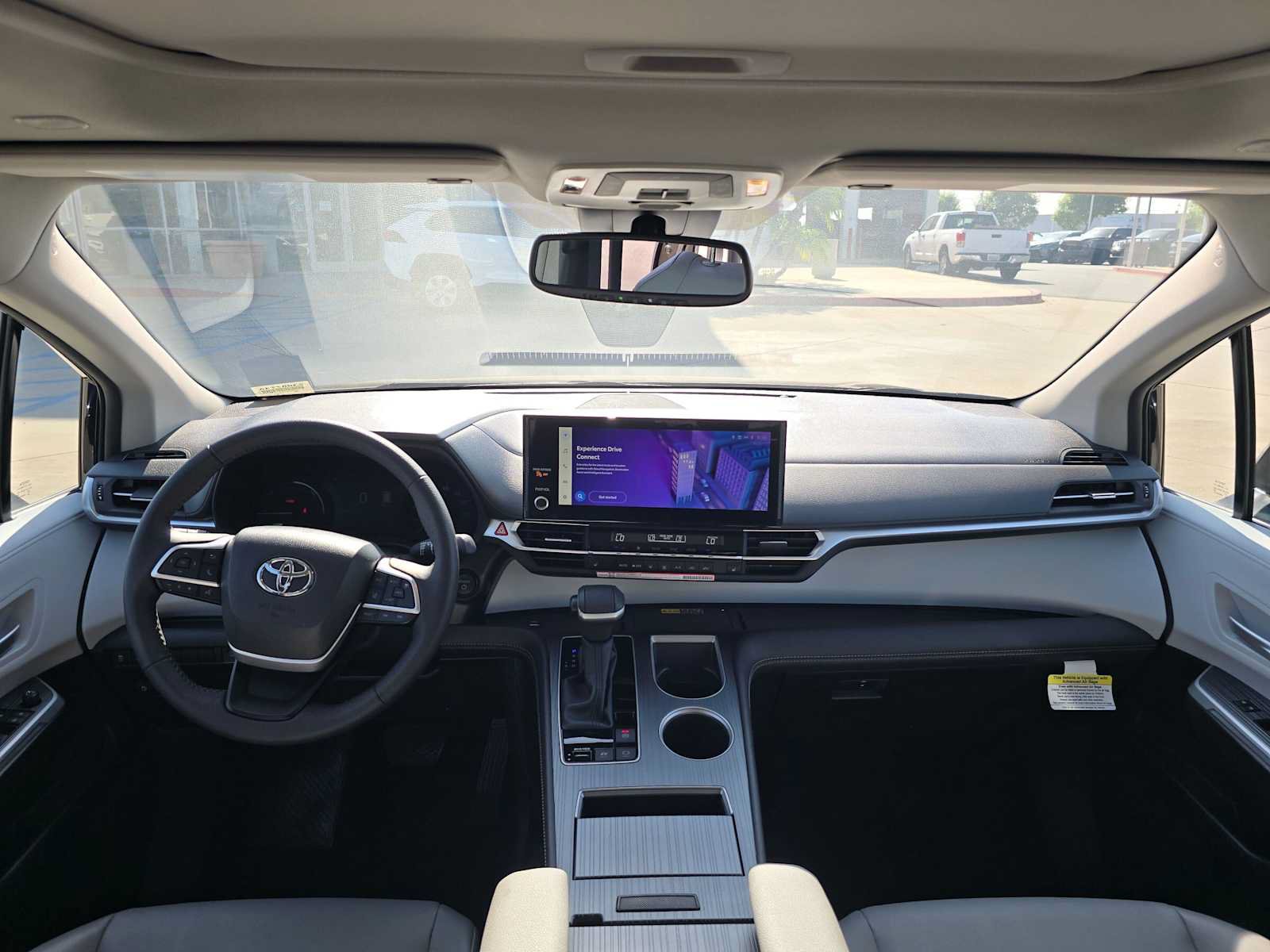 Used 2026 Toyota Sienna XLE FWD image 20
