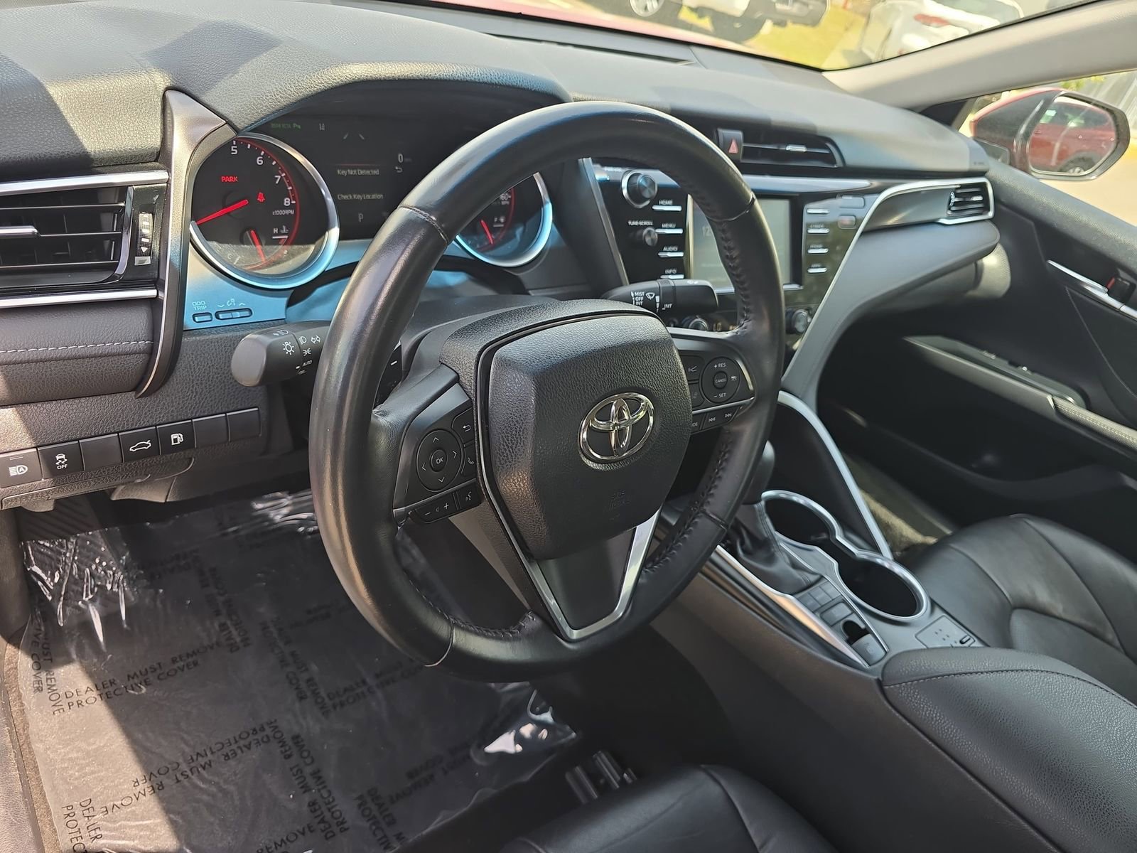 Used 2018 Toyota Camry XSE image 19