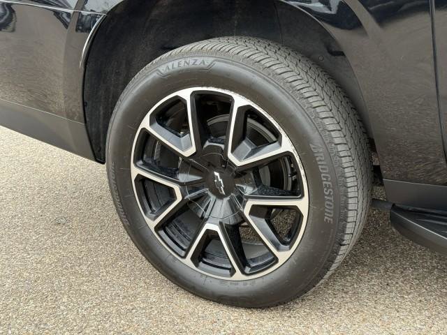 Used 2023 Chevrolet Suburban RST w/ Luxury Package image 12