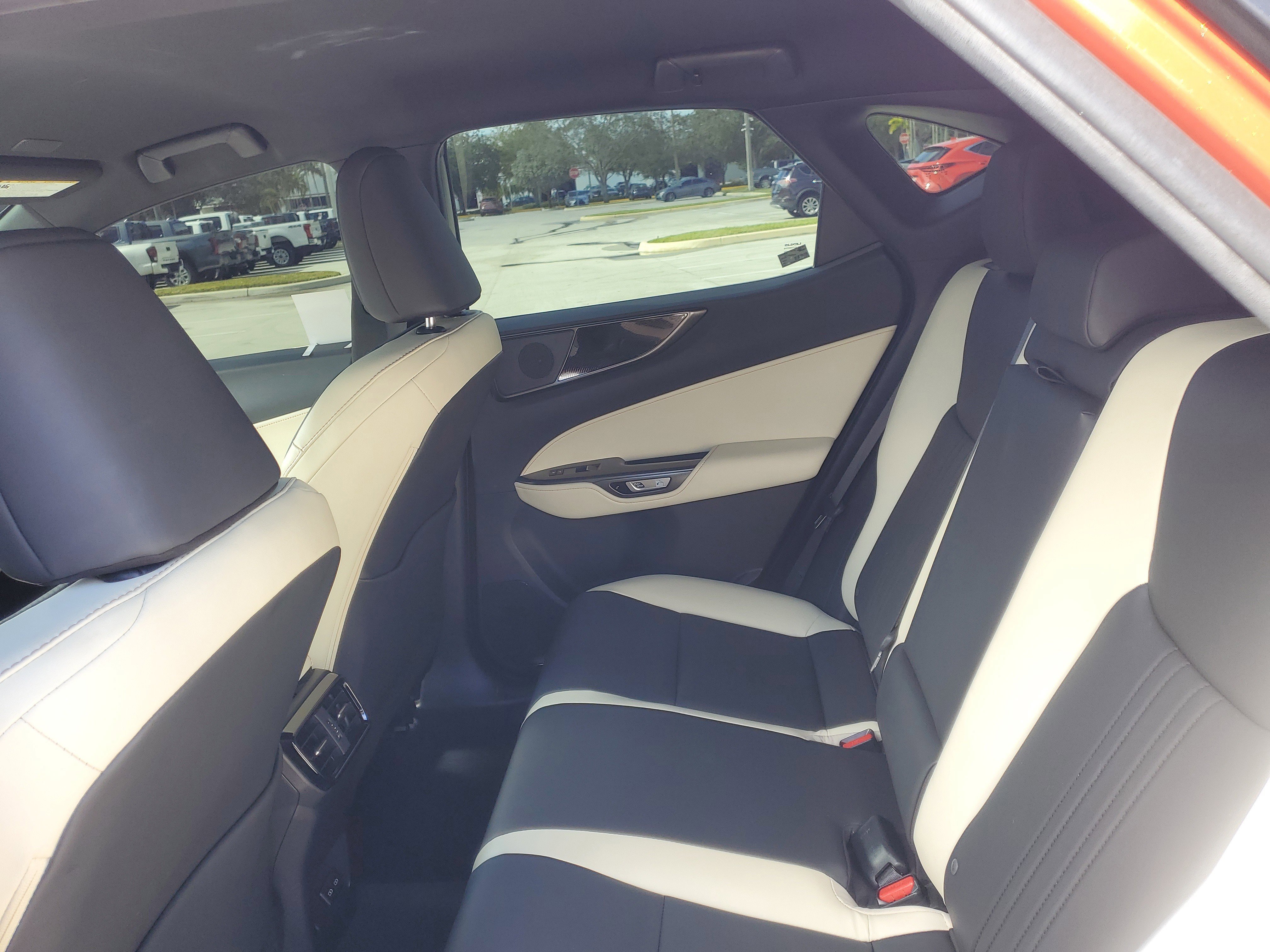 Used 2024 Lexus NX 250 FWD image 16