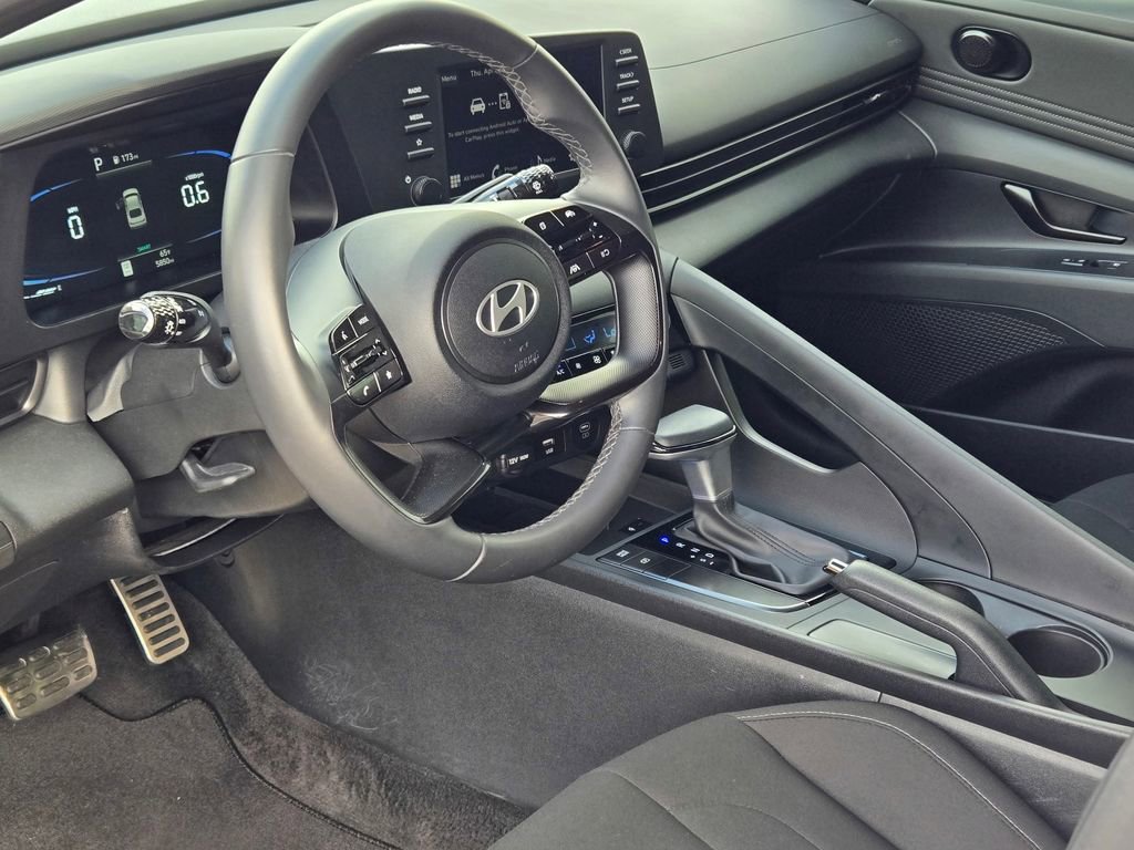 Used 2025 Hyundai Elantra Sport image 30