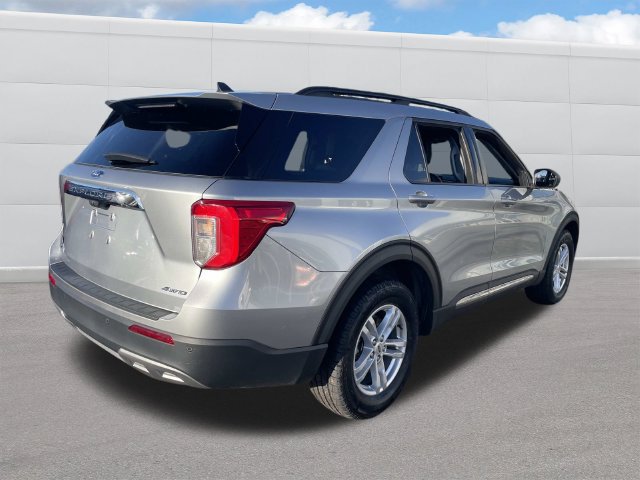 Used 2023 Ford Explorer XLT w/ Equipment Group 202A AWD/4WD image 11