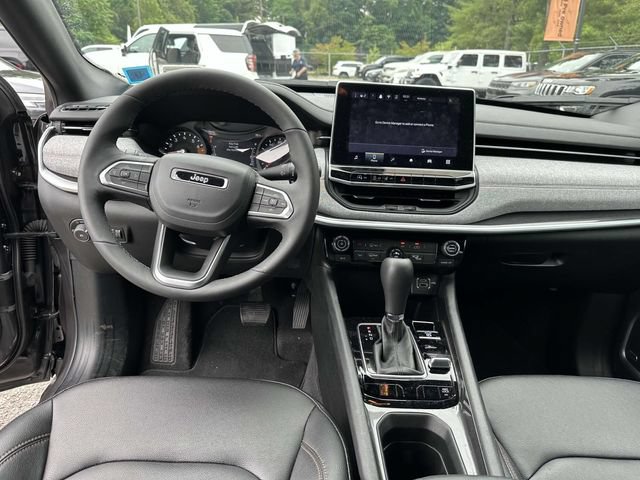 Used 2024 Jeep Compass Latitude w/ Sun and Sound Group AWD/4WD image 19