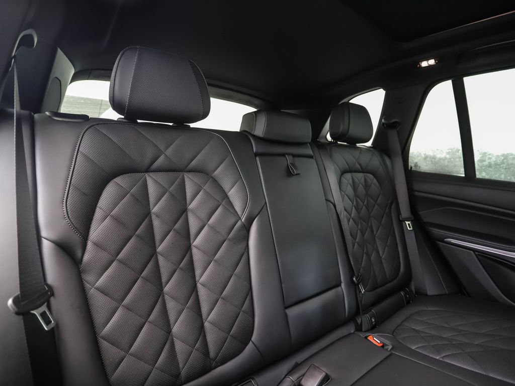 Certified 2025 BMW X5 xDrive50e image 28