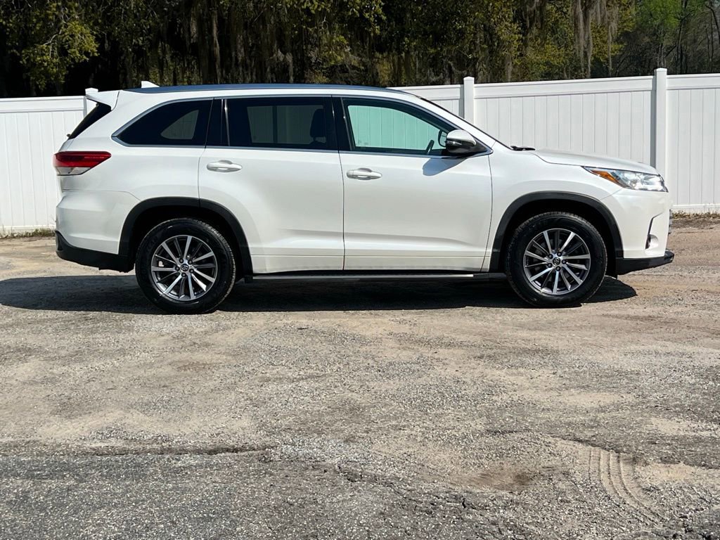 Used 2017 Toyota Highlander XLE image 7