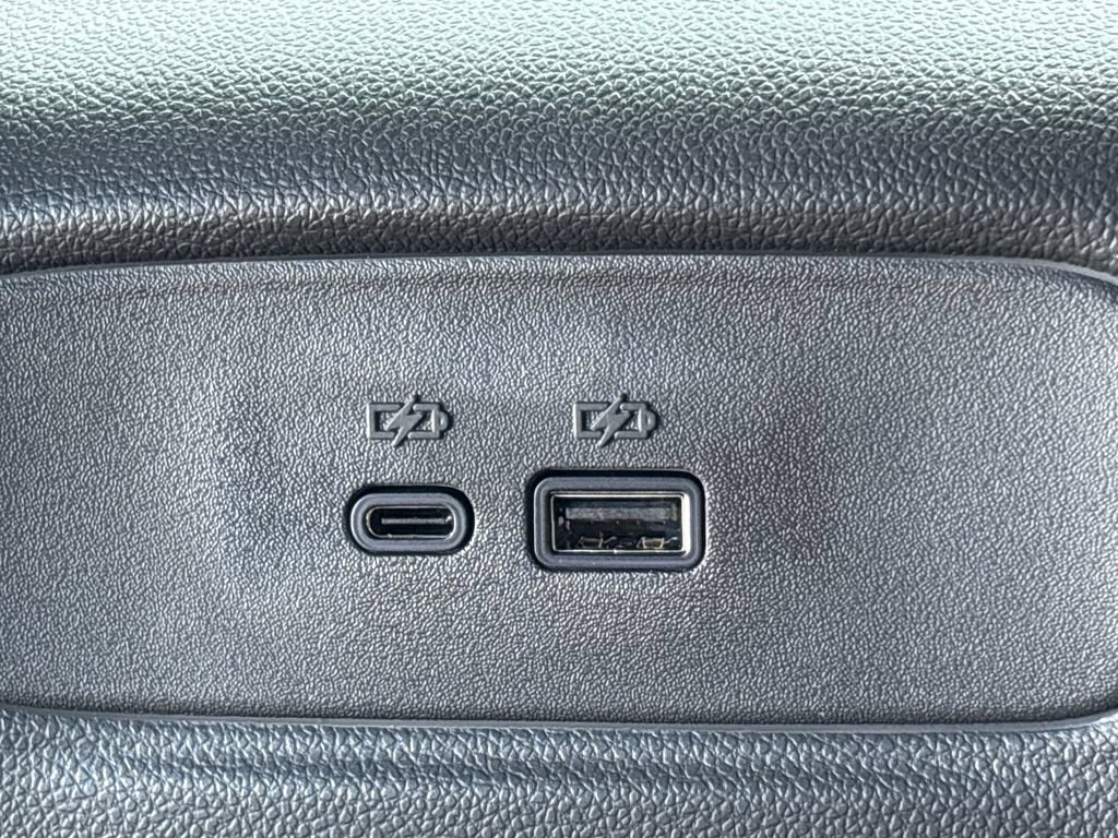 New 2026 Chevrolet Trax RS w/ Sunroof Package FWD image 6