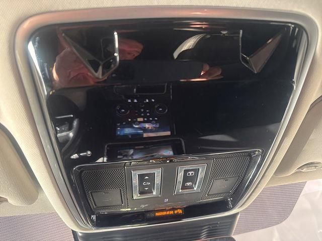 Used 2021 Land Rover Range Rover Velar S AWD/4WD image 42