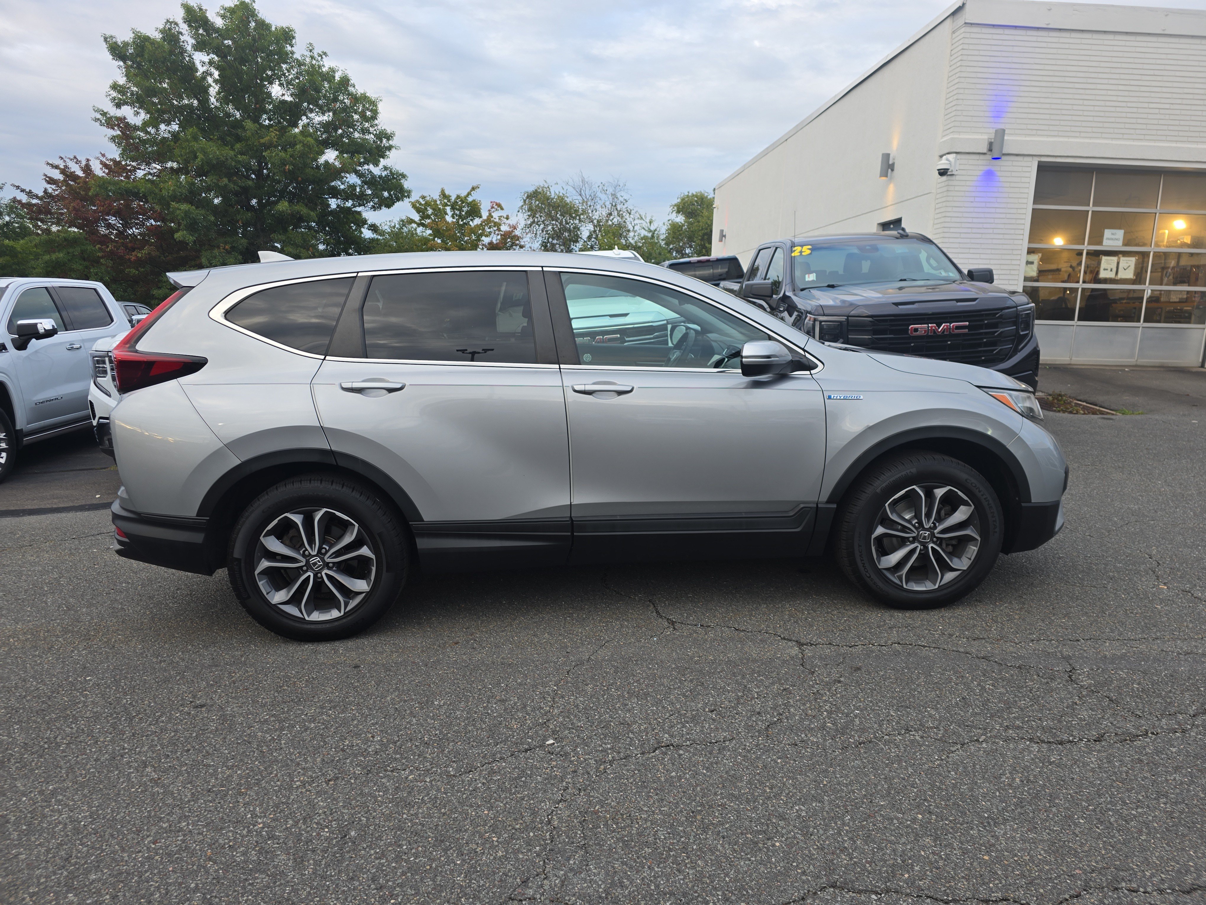 Used 2021 Honda CR-V EX image 2