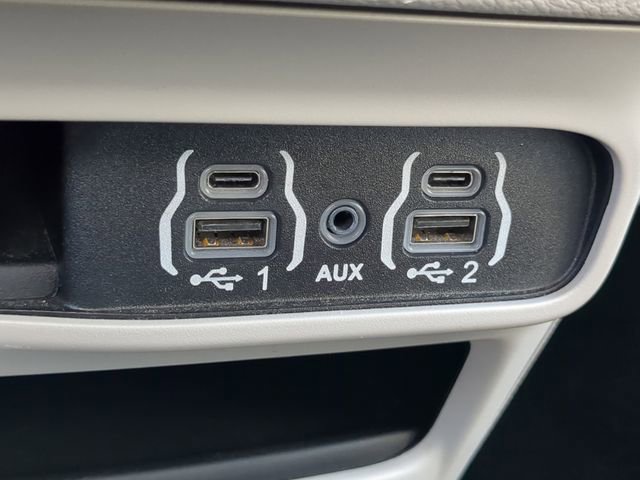 Used 2024 Chrysler Pacifica Touring-L FWD image 26