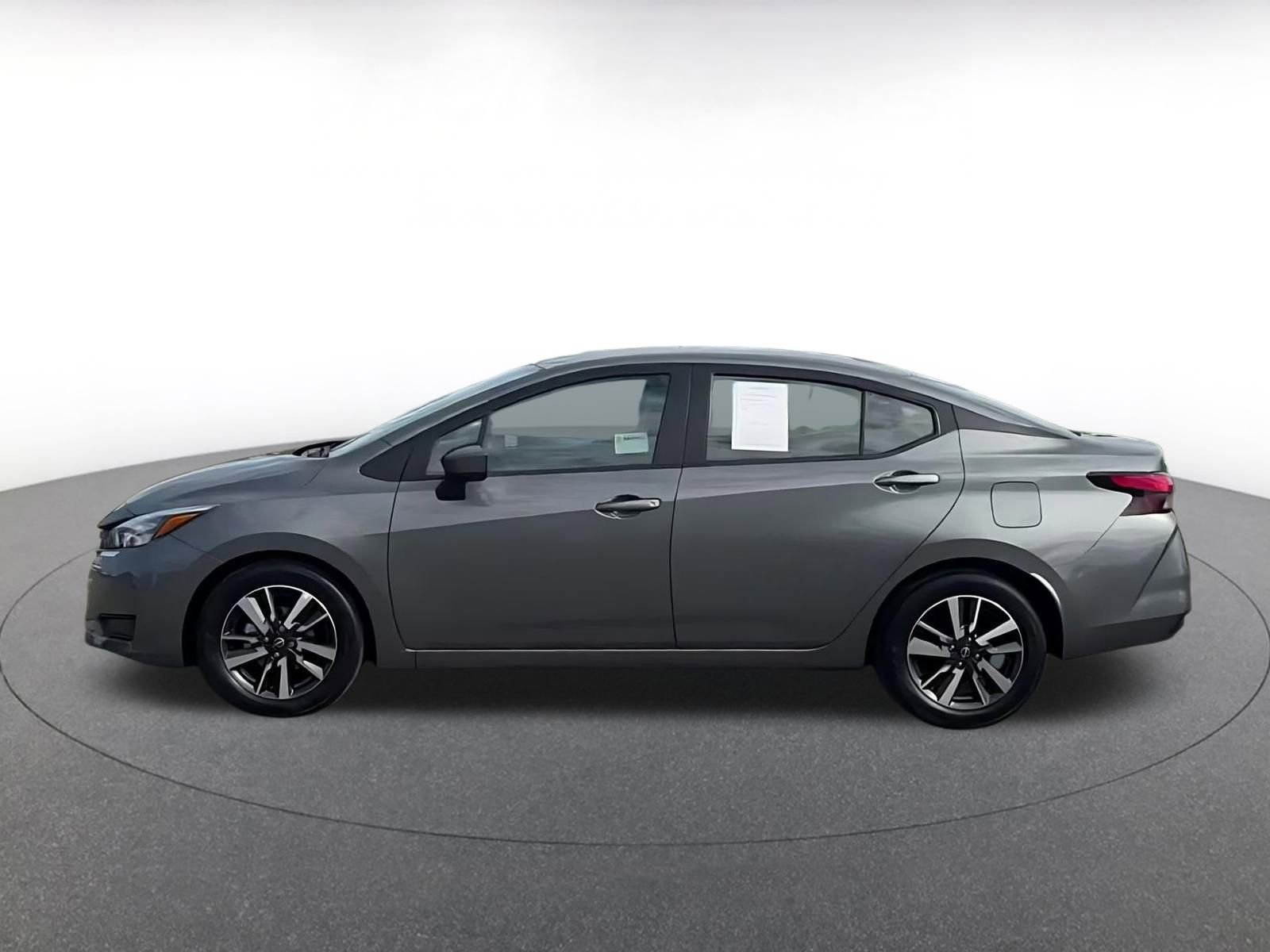 Used 2025 Nissan Versa SV image 9