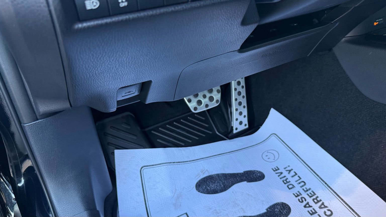 Used 2025 Toyota Camry SE image 36