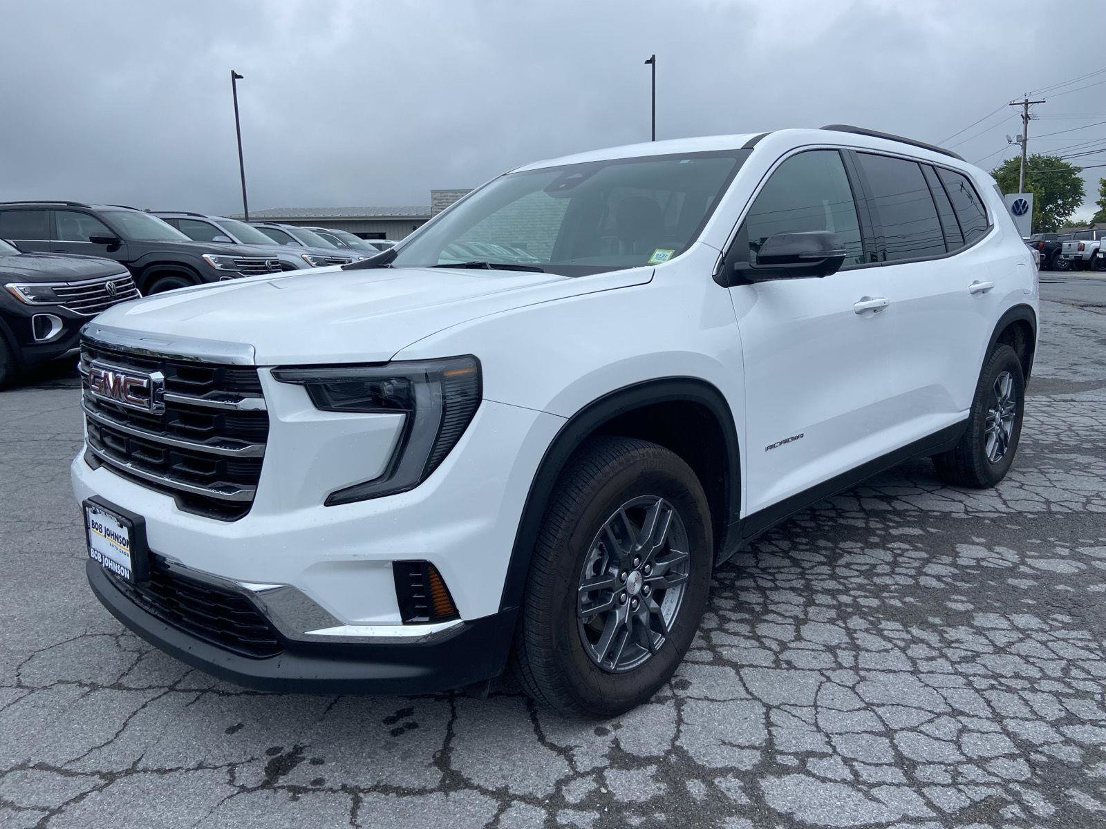 Used 2025 GMC Acadia Elevation AWD/4WD image 3
