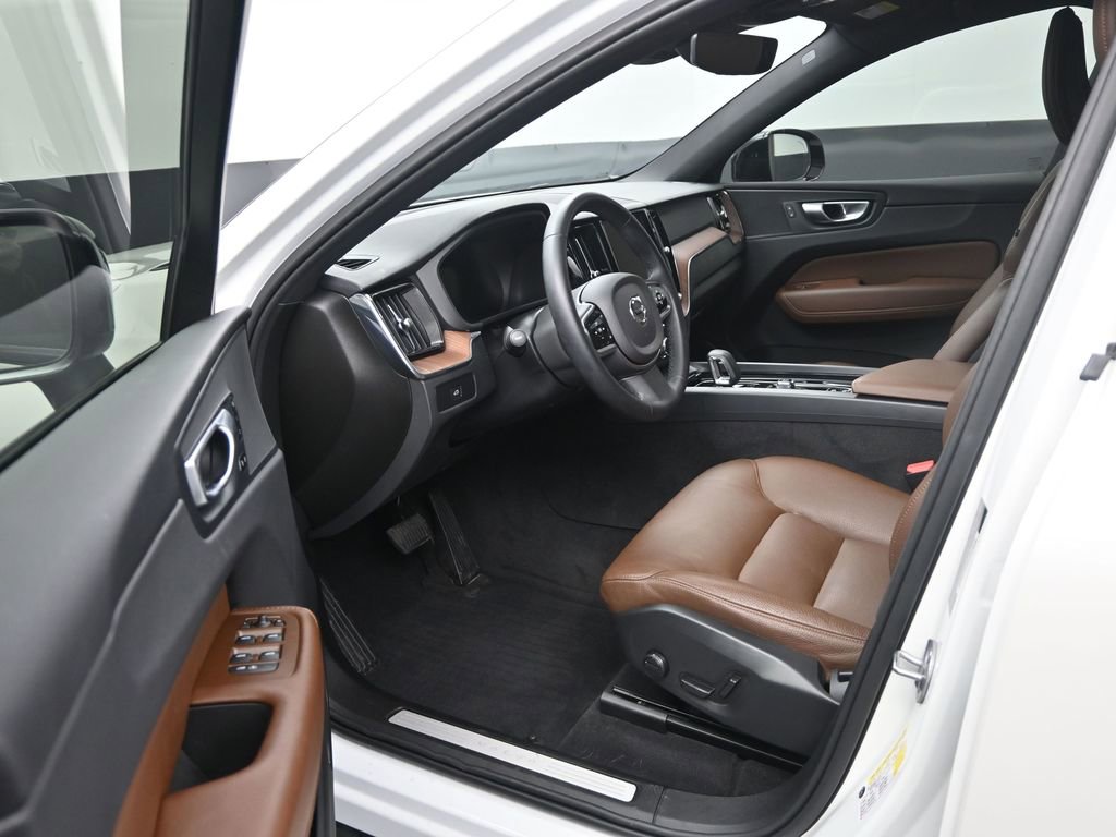 Used 2024 Volvo XC60 B5 Plus w/ Protection Package Premier image 9