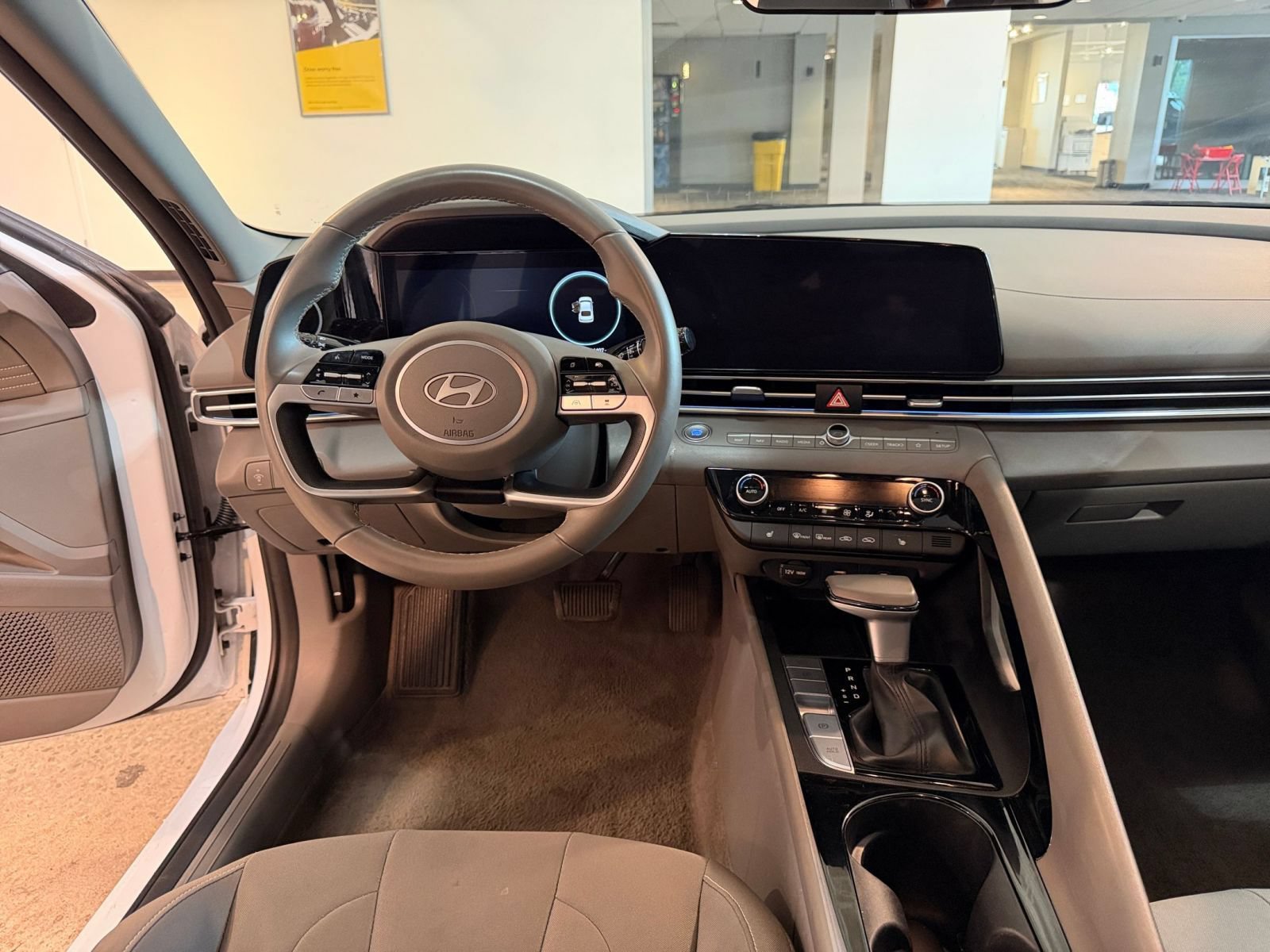 Used 2025 Hyundai Elantra SEL FWD image 35
