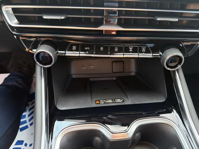 New 2027 Chevrolet Traverse RS w/ LPO, Floor Liner Package AWD/4WD image 39