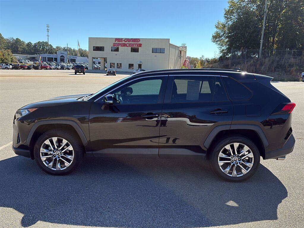 Used 2021 Toyota RAV4 XLE Premium FWD image 5