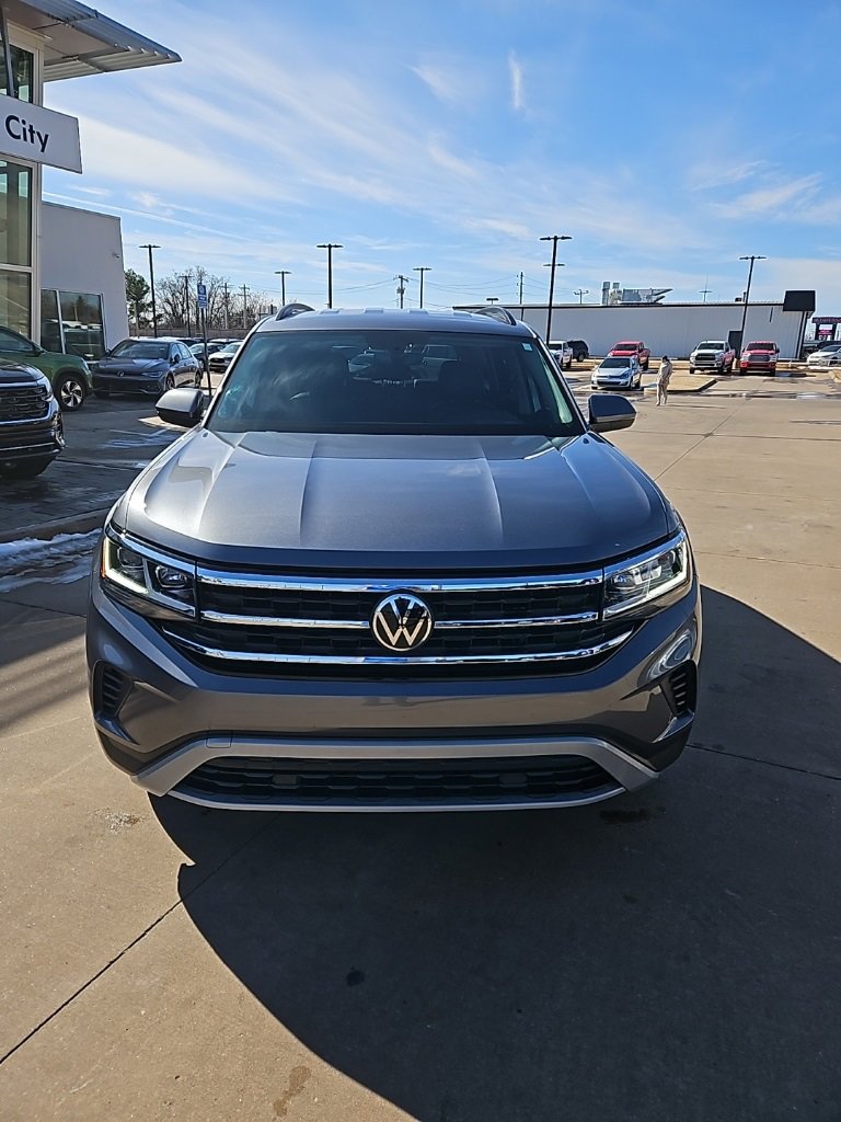 Used 2023 Volkswagen Atlas SE image 2