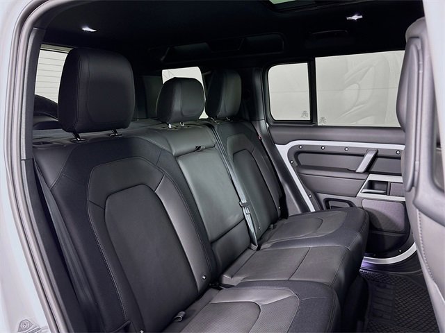 Used 2024 Land Rover Defender 110 X-Dynamic SE image 27