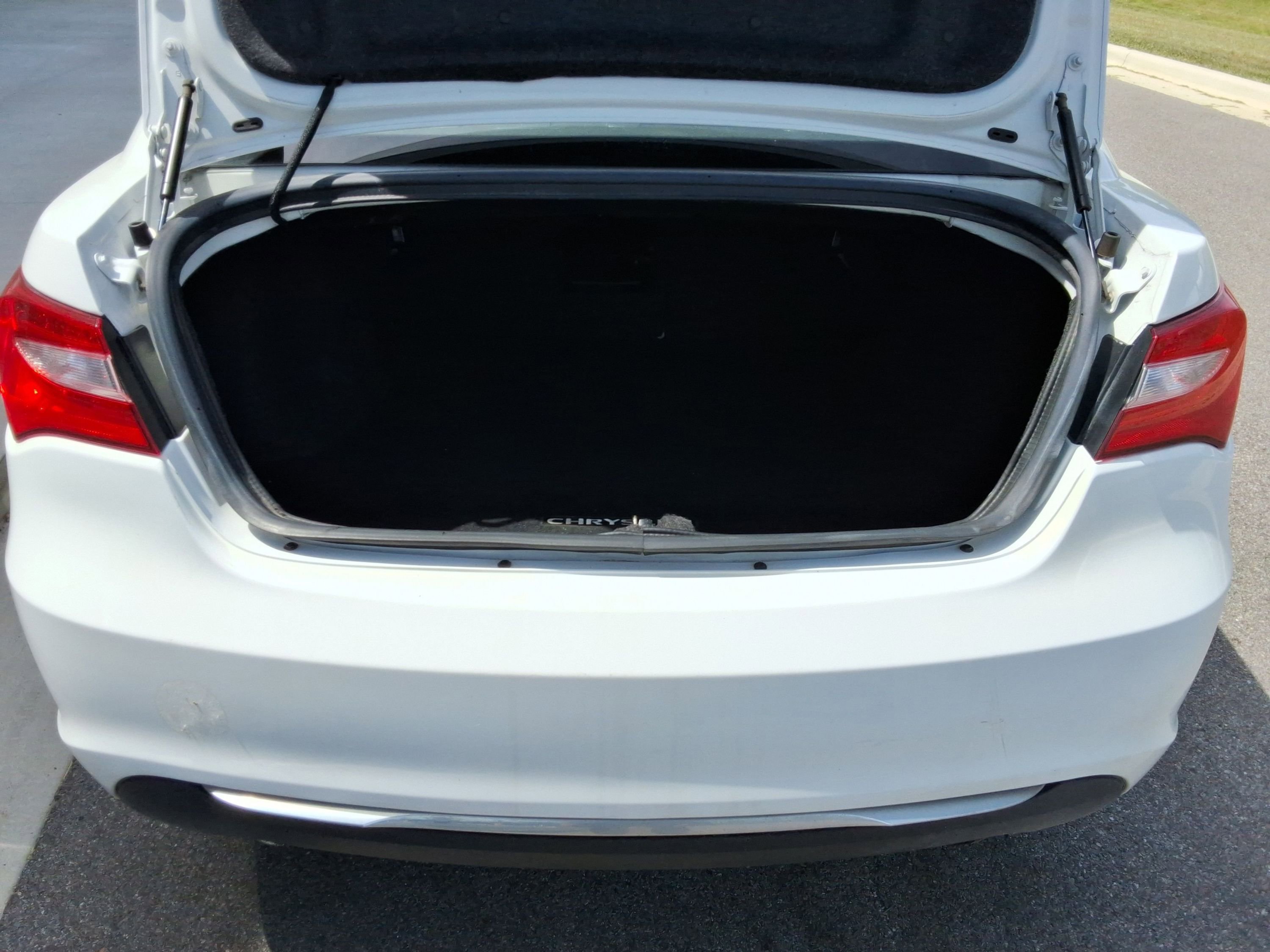 Used 2014 Chrysler 200 Limited FWD image 27
