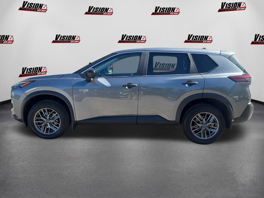 Used 2023 Nissan Rogue S image 2