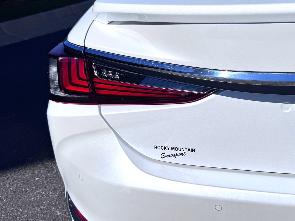 Used 2023 Lexus ES 300h w/ Premium Package FWD image 8