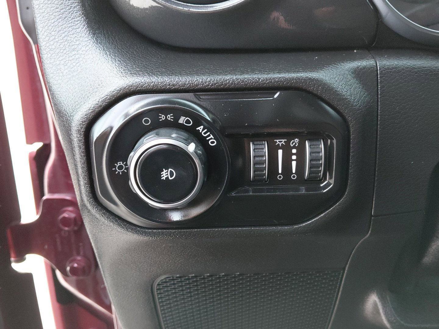 Used 2021 Jeep Wrangler Unlimited Sport image 26