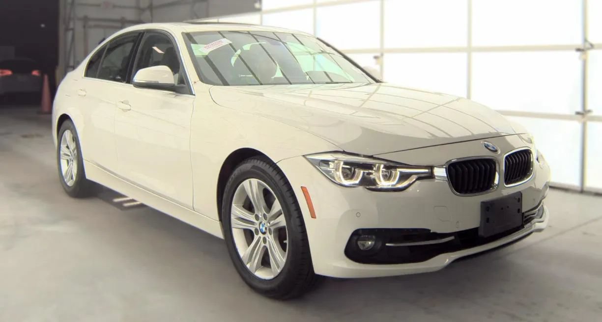 Used 2017 BMW 330i xDrive Sedan AWD/4WD image 2