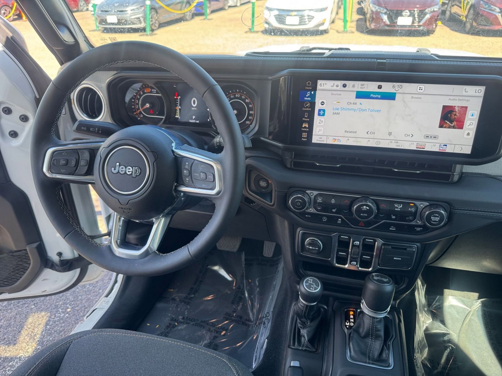 Used 2025 Jeep Wrangler Sahara image 33