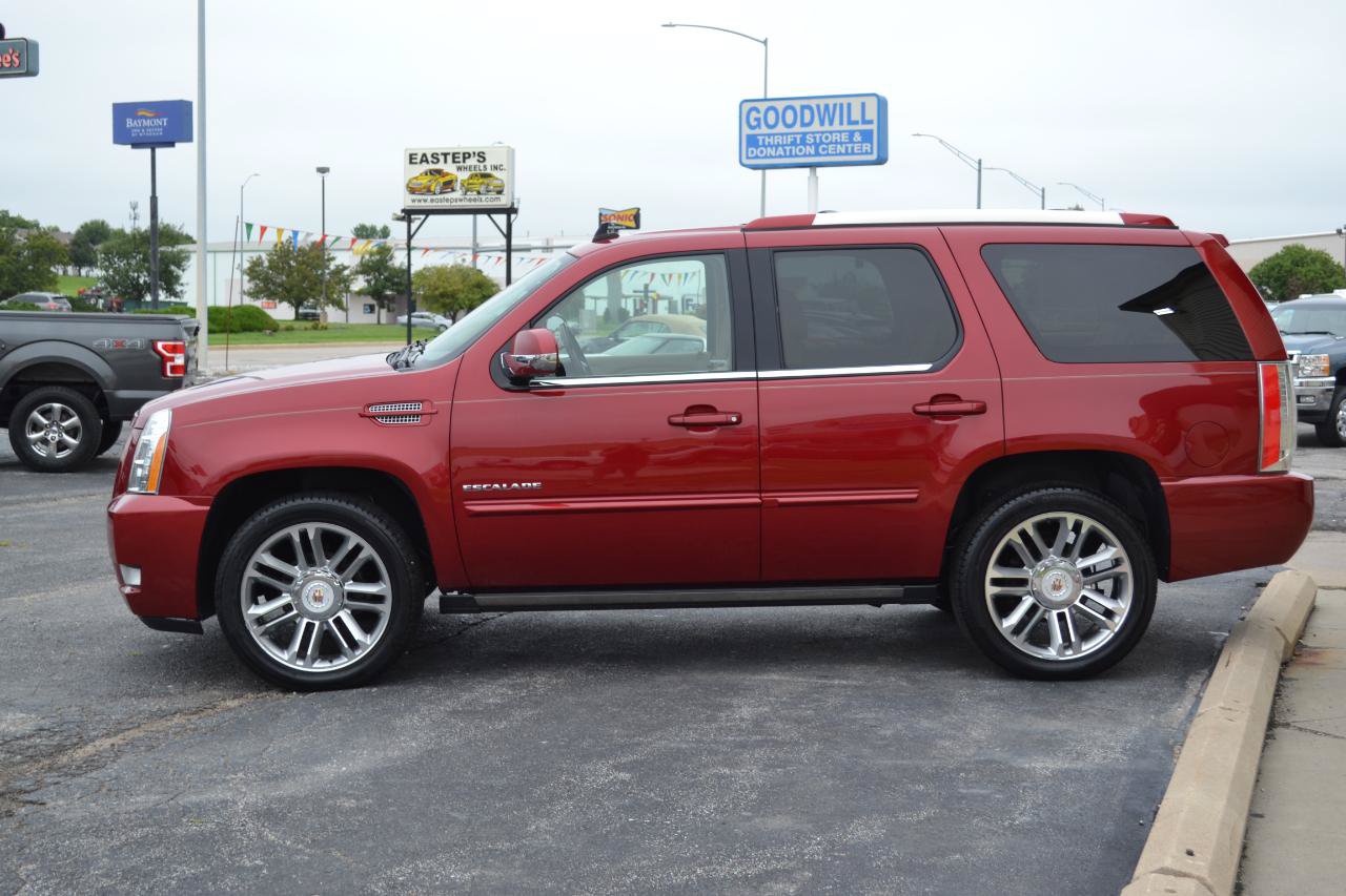 Used 2014 Cadillac Escalade Premium AWD/4WD image 4