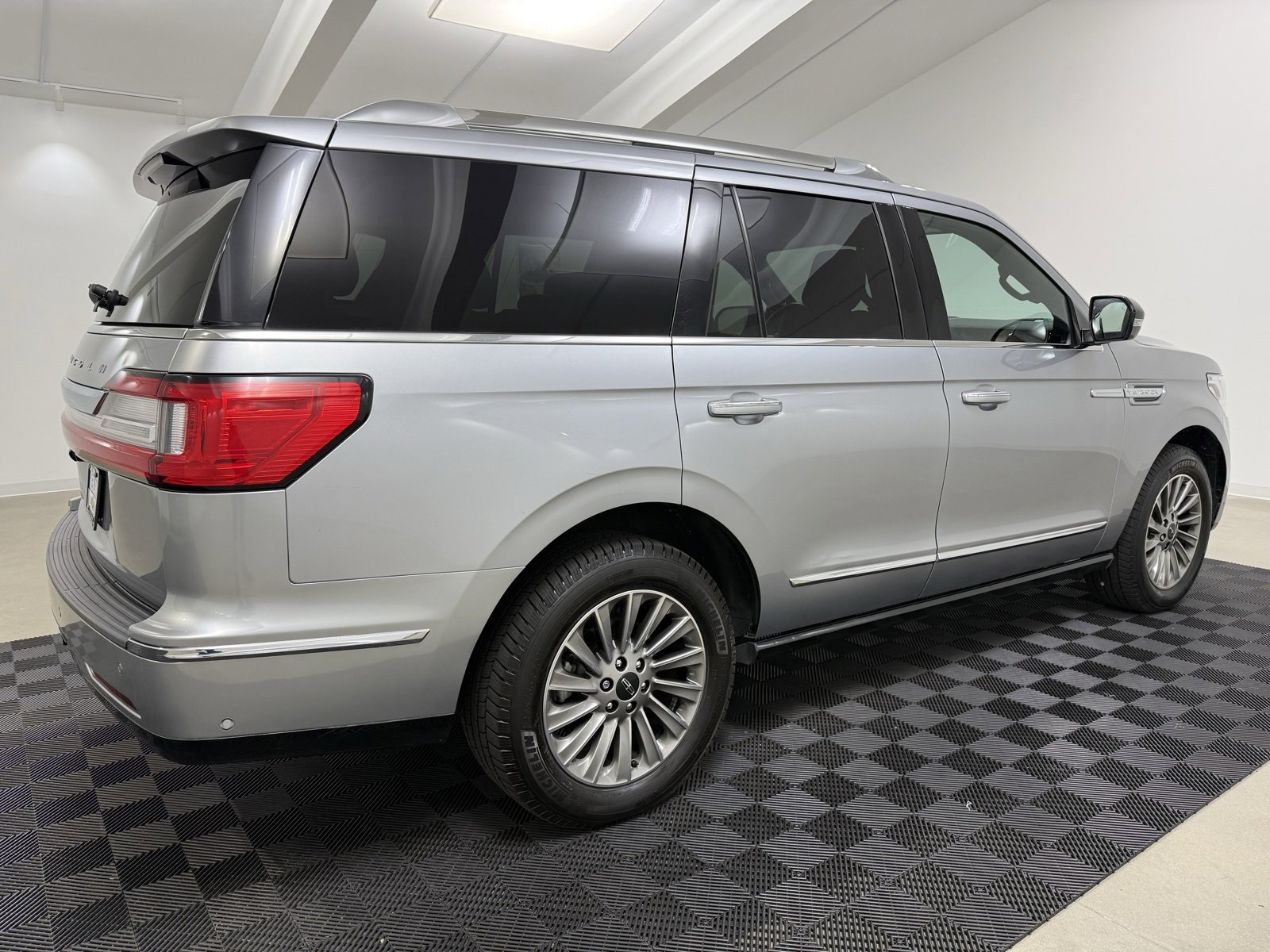 Used 2020 Lincoln Navigator 2WD image 6