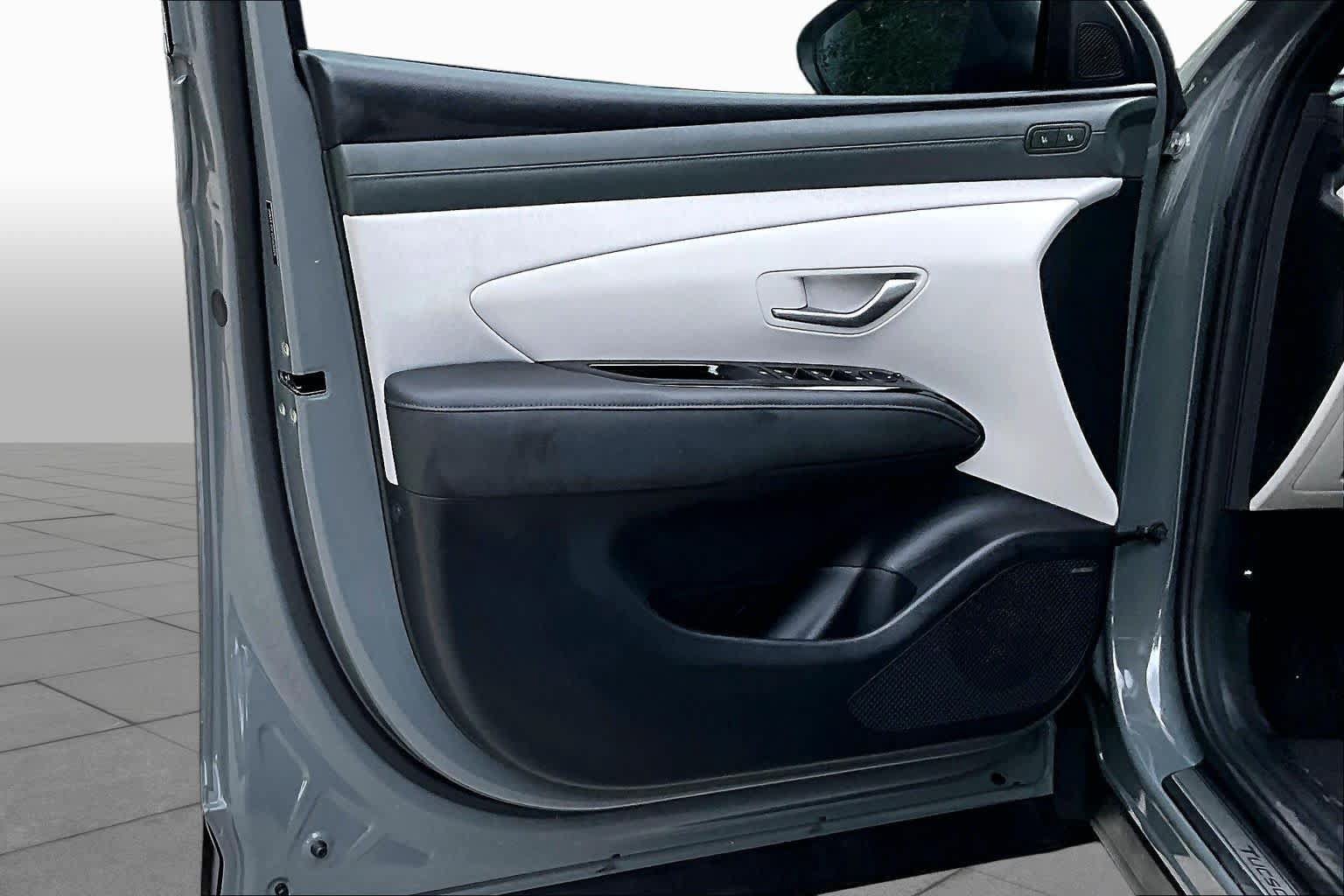 Used 2025 Hyundai Tucson Limited FWD image 26