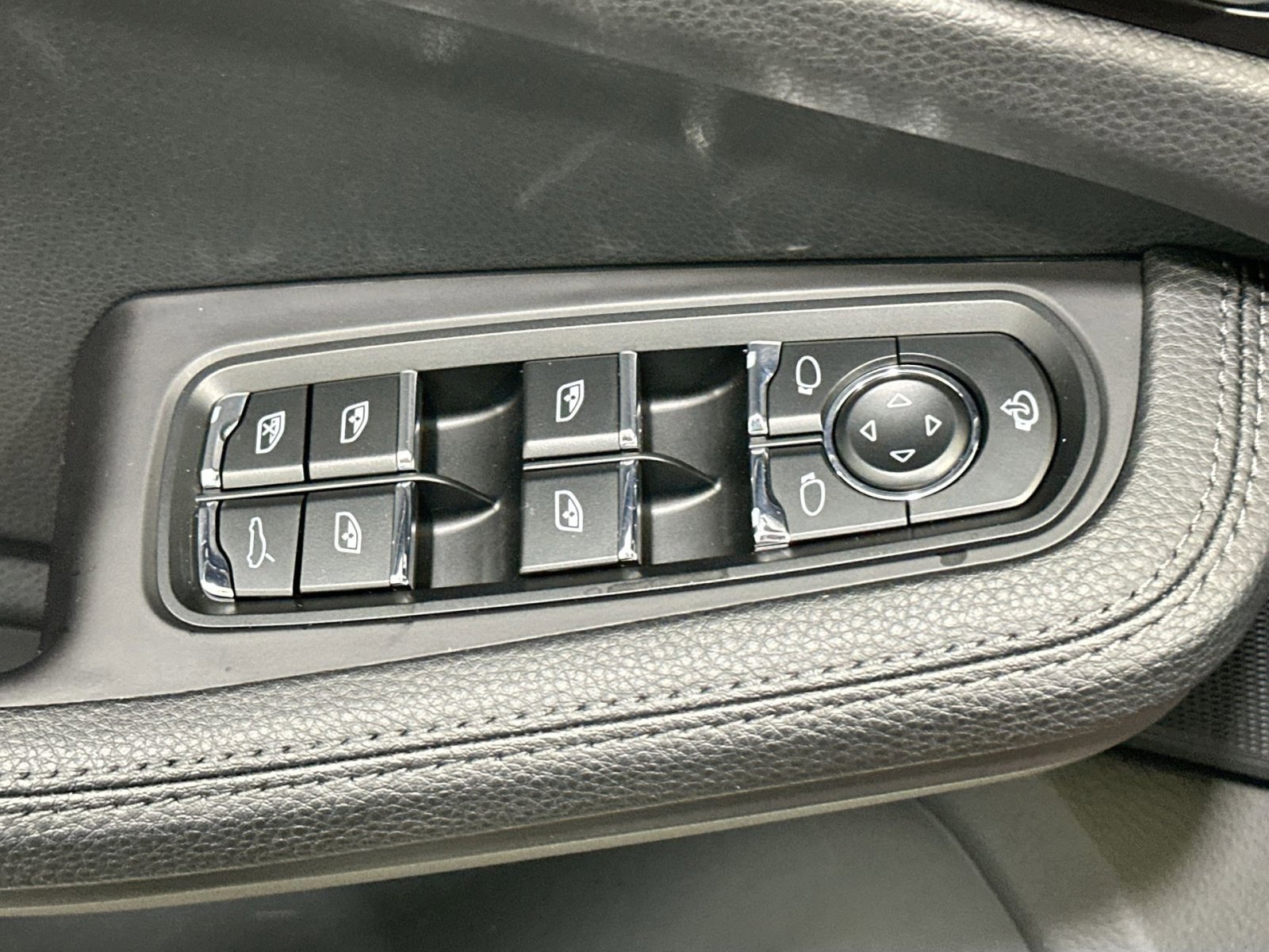 Used 2023 Porsche Macan S image 16