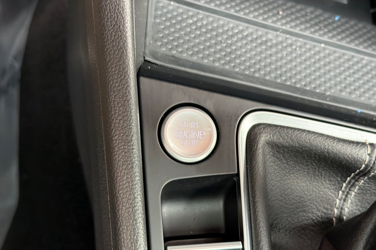Used 2025 Volkswagen Jetta SE FWD image 21